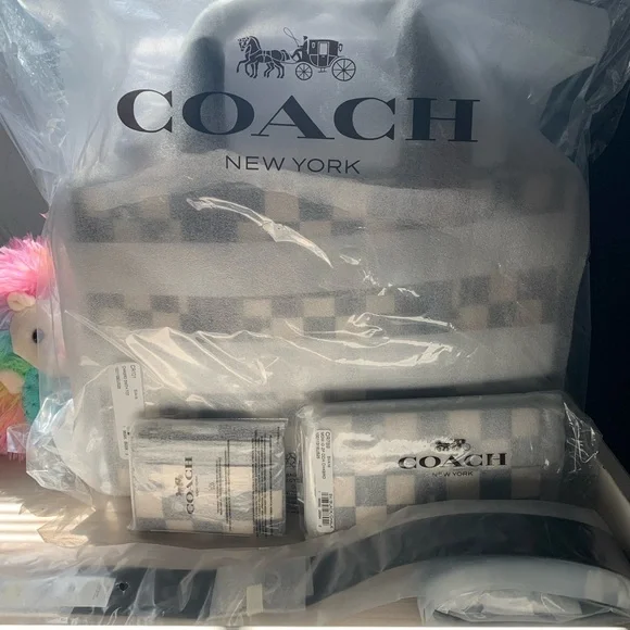 COACH - Picture 1 of 5